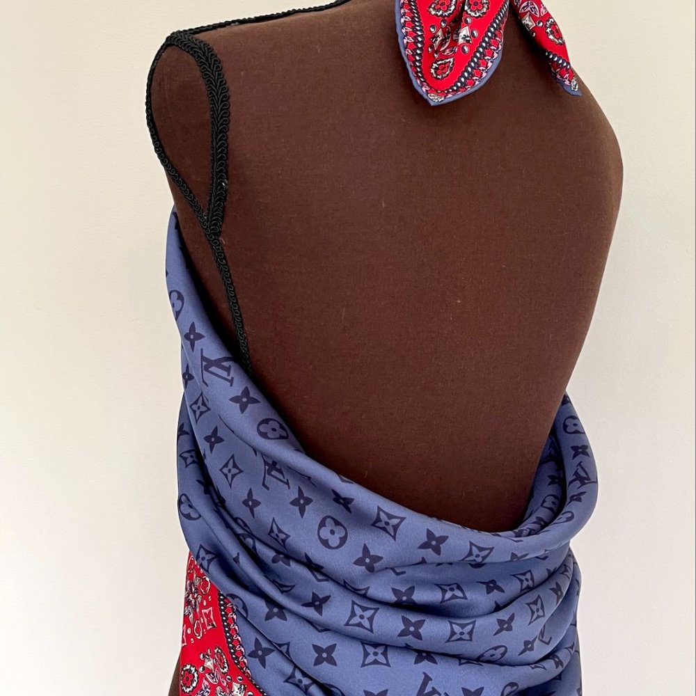 New Louis Vuitton Oversize Scarf Monogram Giant Blue Red Silk Wrap - Picture 13 of 16